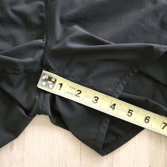 lululemon athletica Women's Speed Up Low Rise 4" Lined Black Shorts Size 6 - Picture 8 of 11